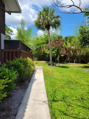 903 SE Camelot Gardens Boulevard SE, Port St. Lucie, FL 34952