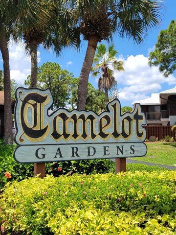 903 SE Camelot Gardens Boulevard SE, Port St. Lucie, FL 34952