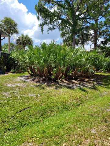 903 SE Camelot Gardens Boulevard SE, Port St. Lucie, FL 34952