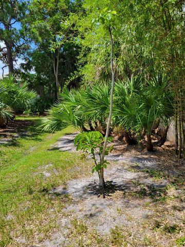 903 SE Camelot Gardens Boulevard SE, Port St. Lucie, FL 34952