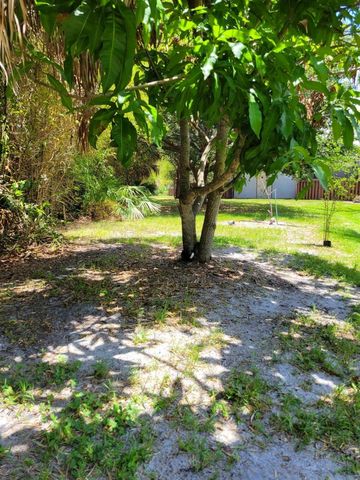 903 SE Camelot Gardens Boulevard SE, Port St. Lucie, FL 34952