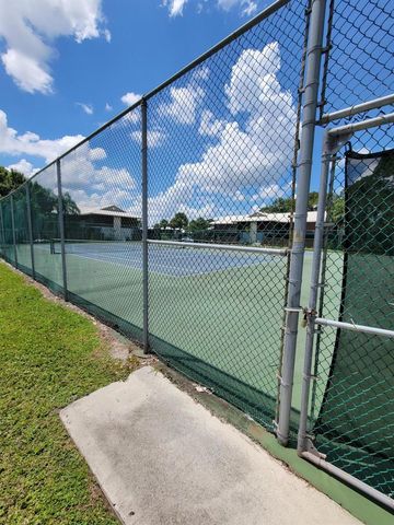 903 SE Camelot Gardens Boulevard SE, Port St. Lucie, FL 34952