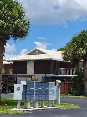 903 SE Camelot Gardens Boulevard SE, Port St. Lucie, FL 34952