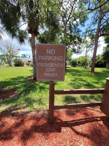 903 SE Camelot Gardens Boulevard SE, Port St. Lucie, FL 34952