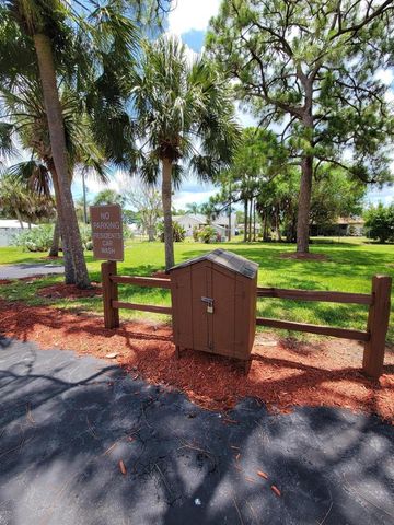 903 SE Camelot Gardens Boulevard SE, Port St. Lucie, FL 34952