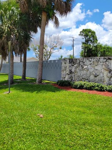 903 SE Camelot Gardens Boulevard SE, Port St. Lucie, FL 34952