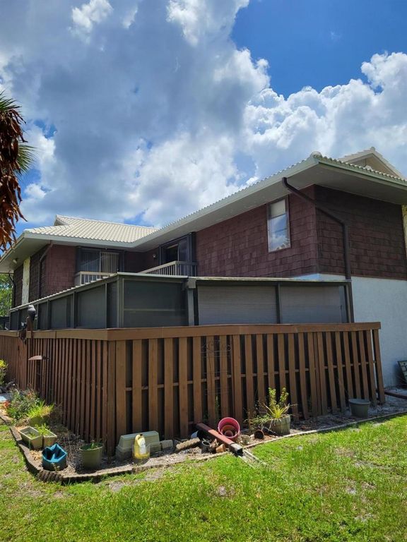 903 SE Camelot Gardens Boulevard SE, Port St. Lucie, FL 34952