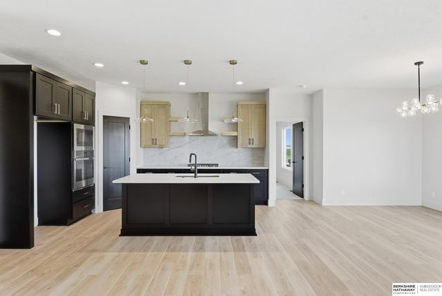 20702 Vernon Avenue, Elkhorn, NE 68022