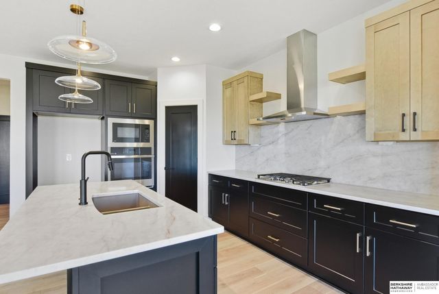 20702 Vernon Avenue, Elkhorn, NE 68022
