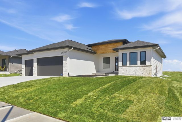 20702 Vernon Avenue, Elkhorn, NE 68022