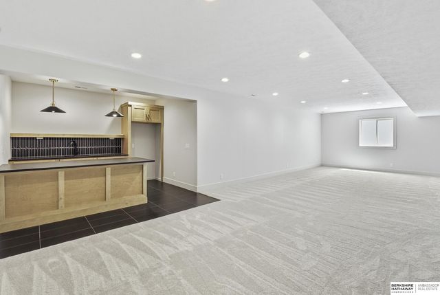 20702 Vernon Avenue, Elkhorn, NE 68022