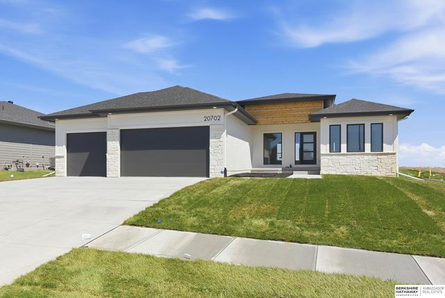 20702 Vernon Avenue, Elkhorn, NE 68022