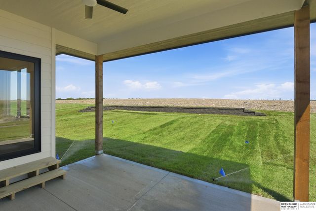 20702 Vernon Avenue, Elkhorn, NE 68022
