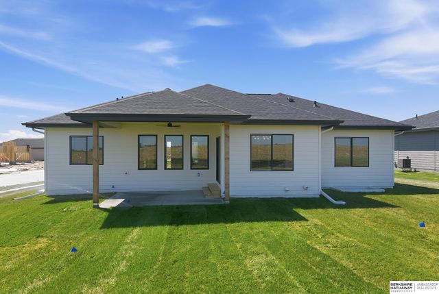 20702 Vernon Avenue, Elkhorn, NE 68022