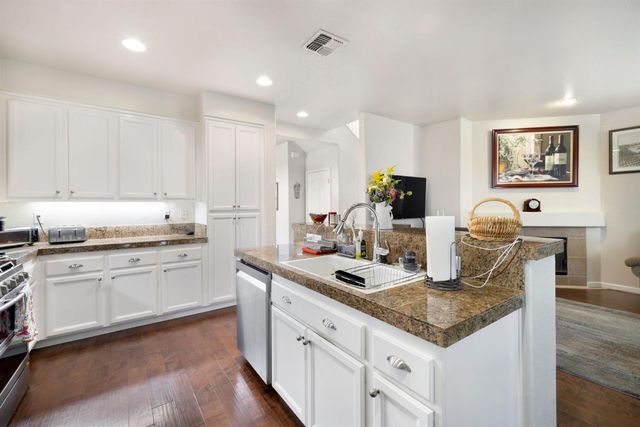15 Port Henley Ct, Sacramento, CA 95835
