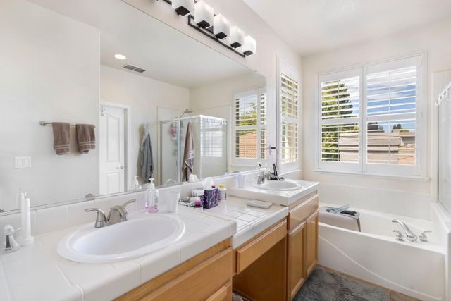 15 Port Henley Ct, Sacramento, CA 95835