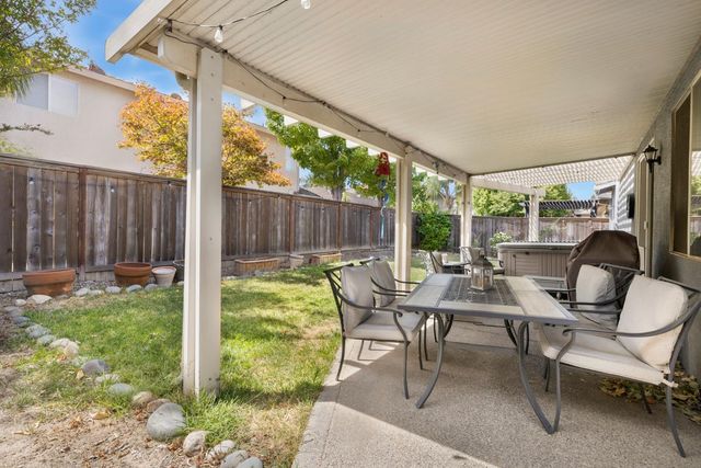 15 Port Henley Ct, Sacramento, CA 95835