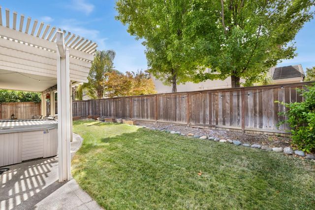 15 Port Henley Ct, Sacramento, CA 95835