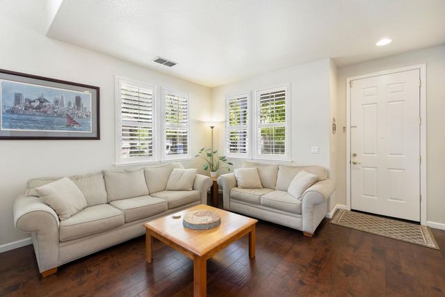 15 Port Henley Ct, Sacramento, CA 95835
