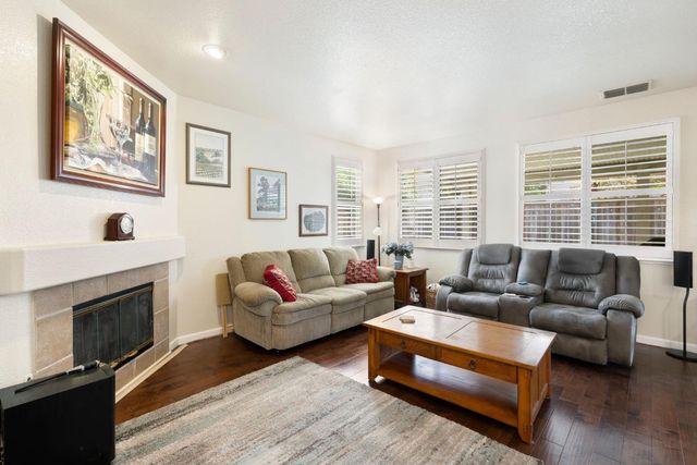 15 Port Henley Ct, Sacramento, CA 95835