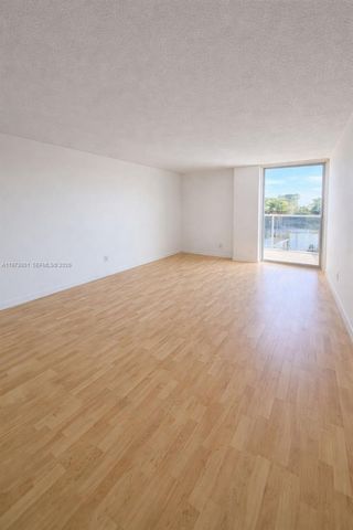 2000 NE 135th St 207, North Miami, FL 33181