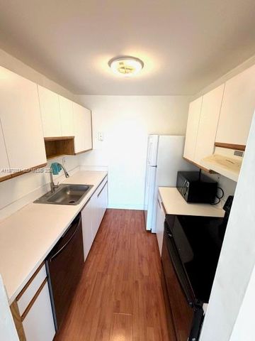 2000 NE 135th St 207, North Miami, FL 33181