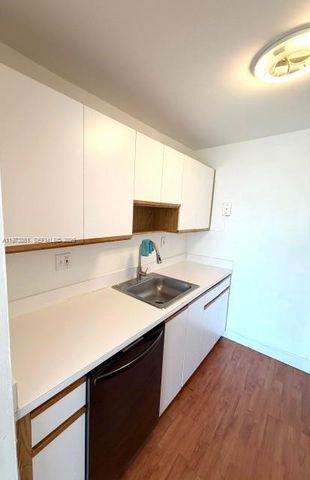 2000 NE 135th St 207, North Miami, FL 33181