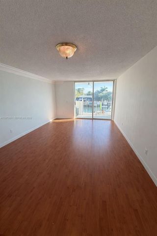 2000 NE 135th St 207, North Miami, FL 33181