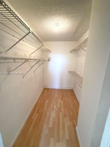 2000 NE 135th St 207, North Miami, FL 33181