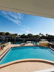 2000 NE 135th St 207, North Miami, FL 33181