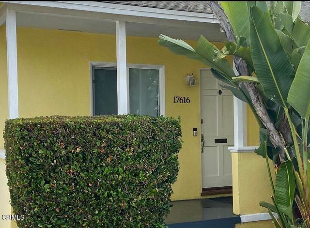 17616 Calvert Street, Encino, CA 91316