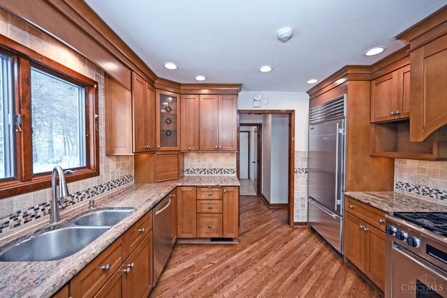 112 Bentwood Court, Blue Ash, OH 45241