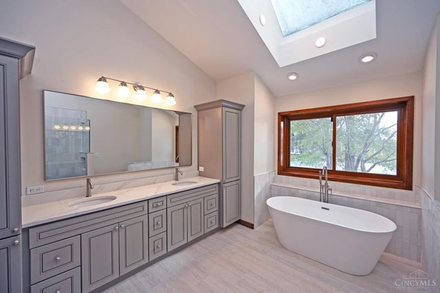 112 Bentwood Court, Blue Ash, OH 45241