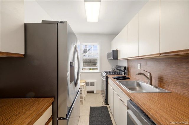 126 Underhill Avenue 1B, West Harrison, NY 10604