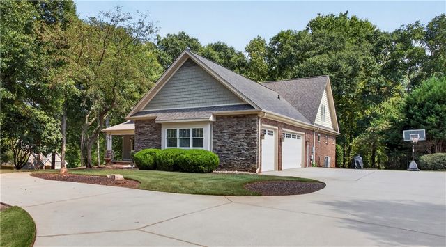 101 Welborn Oaks Way, Anderson, SC 29621
