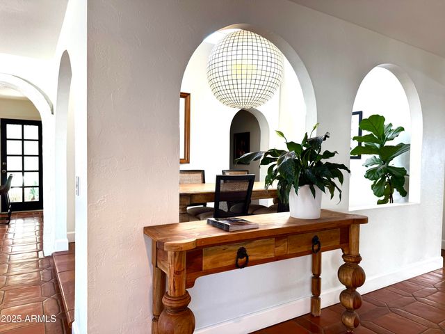 2022 E BISHOP Drive, Tempe, AZ 85282