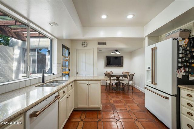 2022 E BISHOP Drive, Tempe, AZ 85282