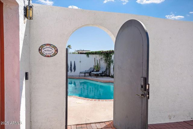 2022 E BISHOP Drive, Tempe, AZ 85282