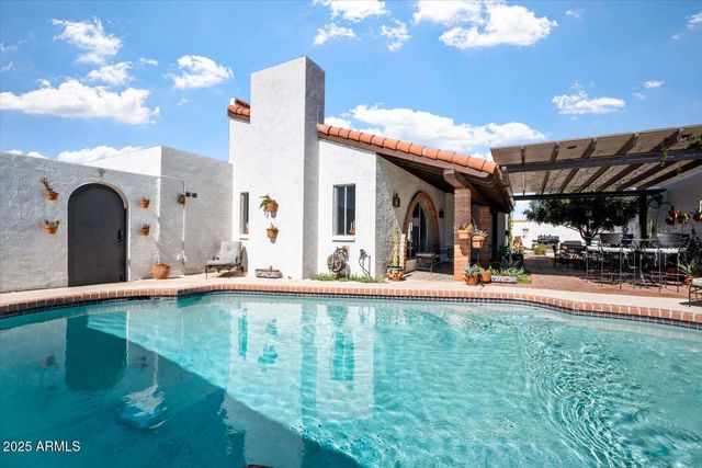 2022 E BISHOP Drive, Tempe, AZ 85282