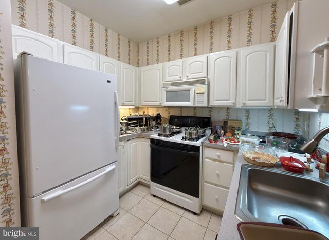 3 CARRIAGE STOP DR, Berlin, NJ 08009