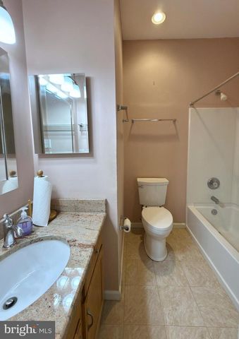 3 CARRIAGE STOP DR, Berlin, NJ 08009