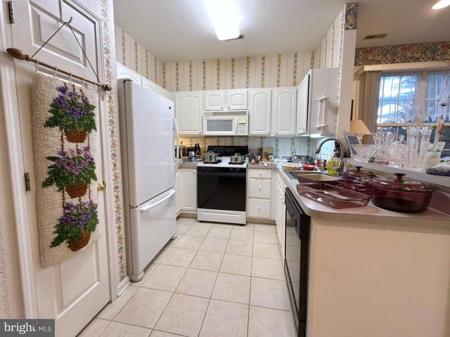 3 CARRIAGE STOP DR, Berlin, NJ 08009