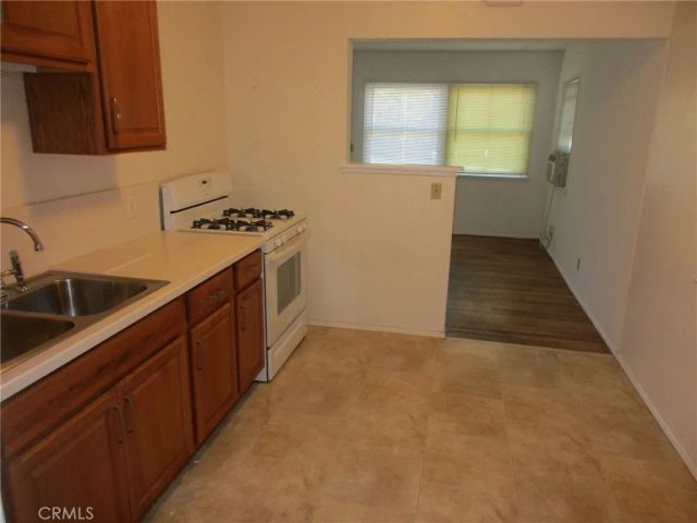 3142 Cedar St, Riverside, CA 92501