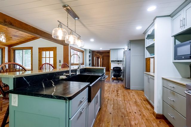 51 Baxter Road, Hollis, NH 03049