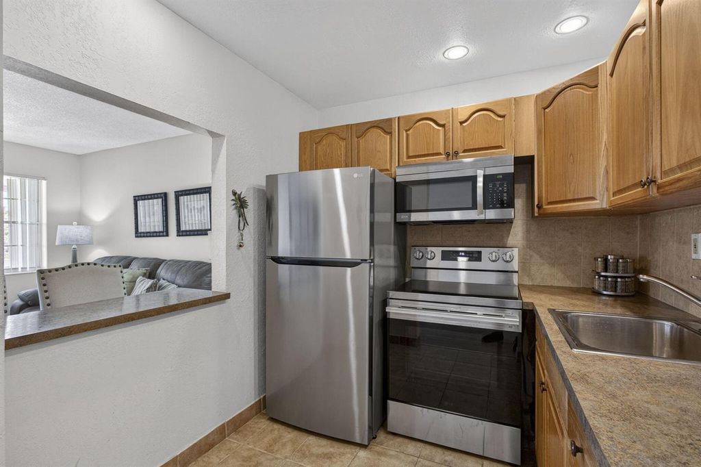 181 Bedford G, West Palm Beach, FL 33417