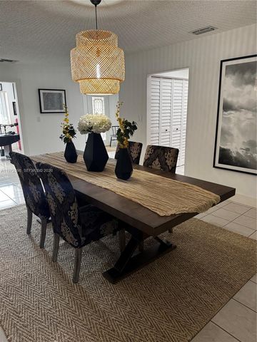 530 SW 136th Pl, Miami, FL 33184