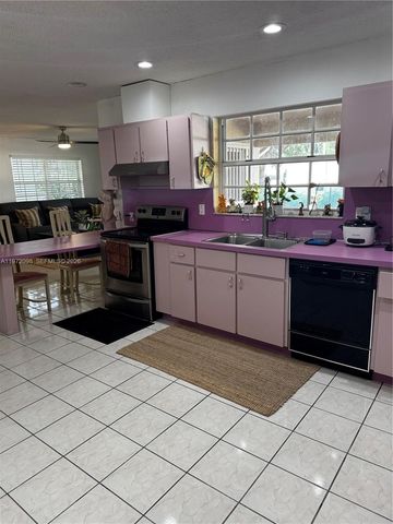 530 SW 136th Pl, Miami, FL 33184