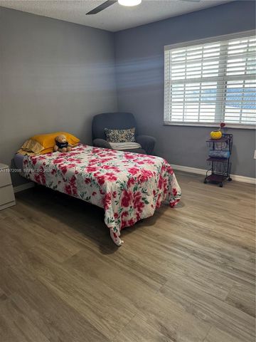 530 SW 136th Pl, Miami, FL 33184