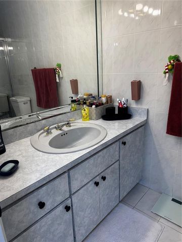 530 SW 136th Pl, Miami, FL 33184