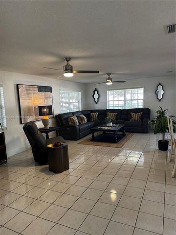 530 SW 136th Pl, Miami, FL 33184